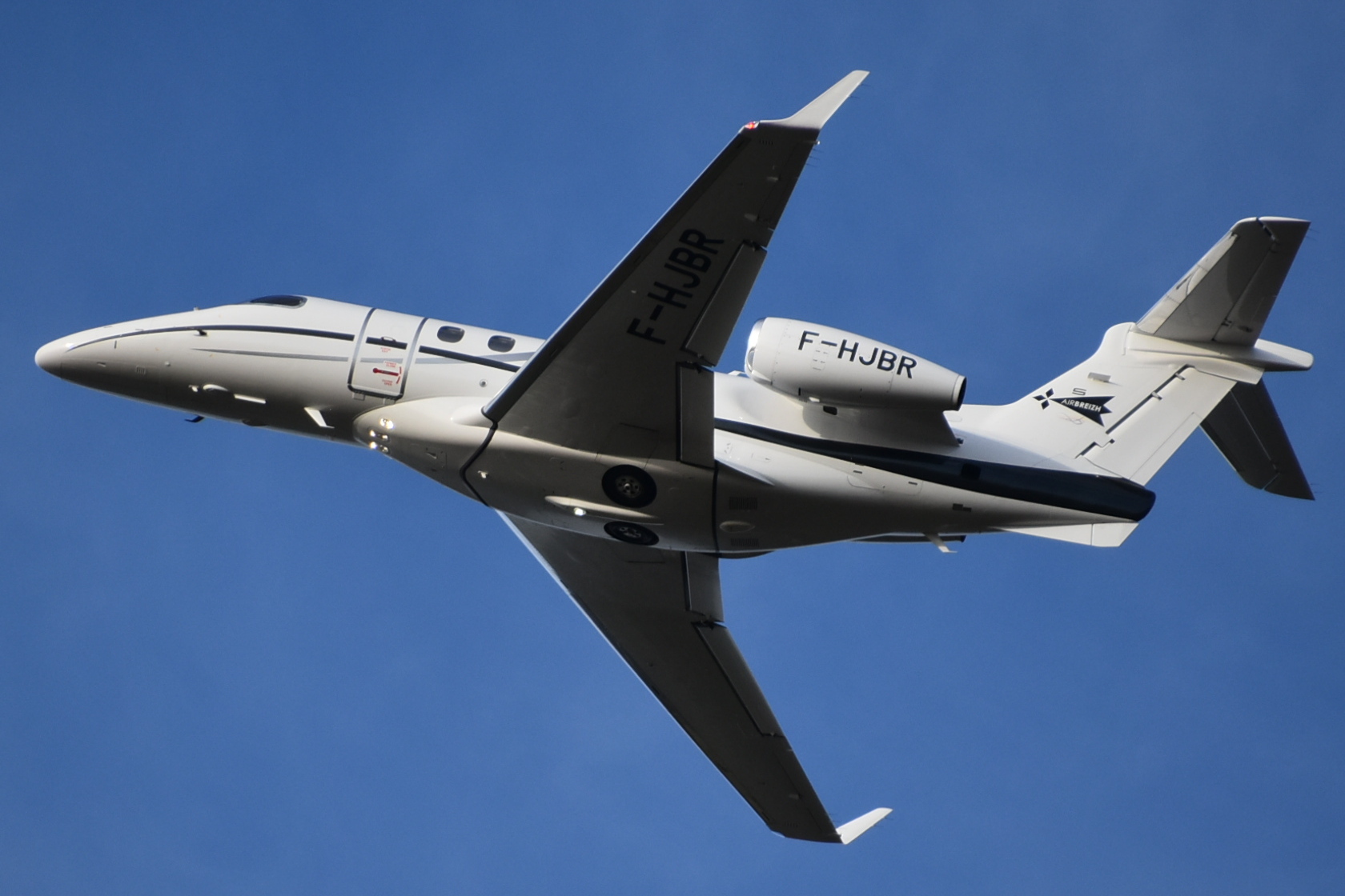 Embraer Phenom 300E light jet exterior for Cancun private charter